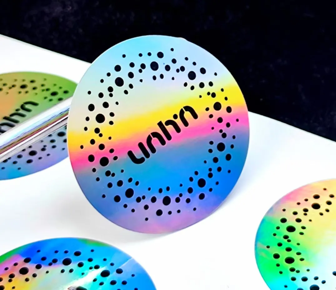 Laserowe holograficzne naklejki: tworzenie nowego trendu w etykietach holograficznych