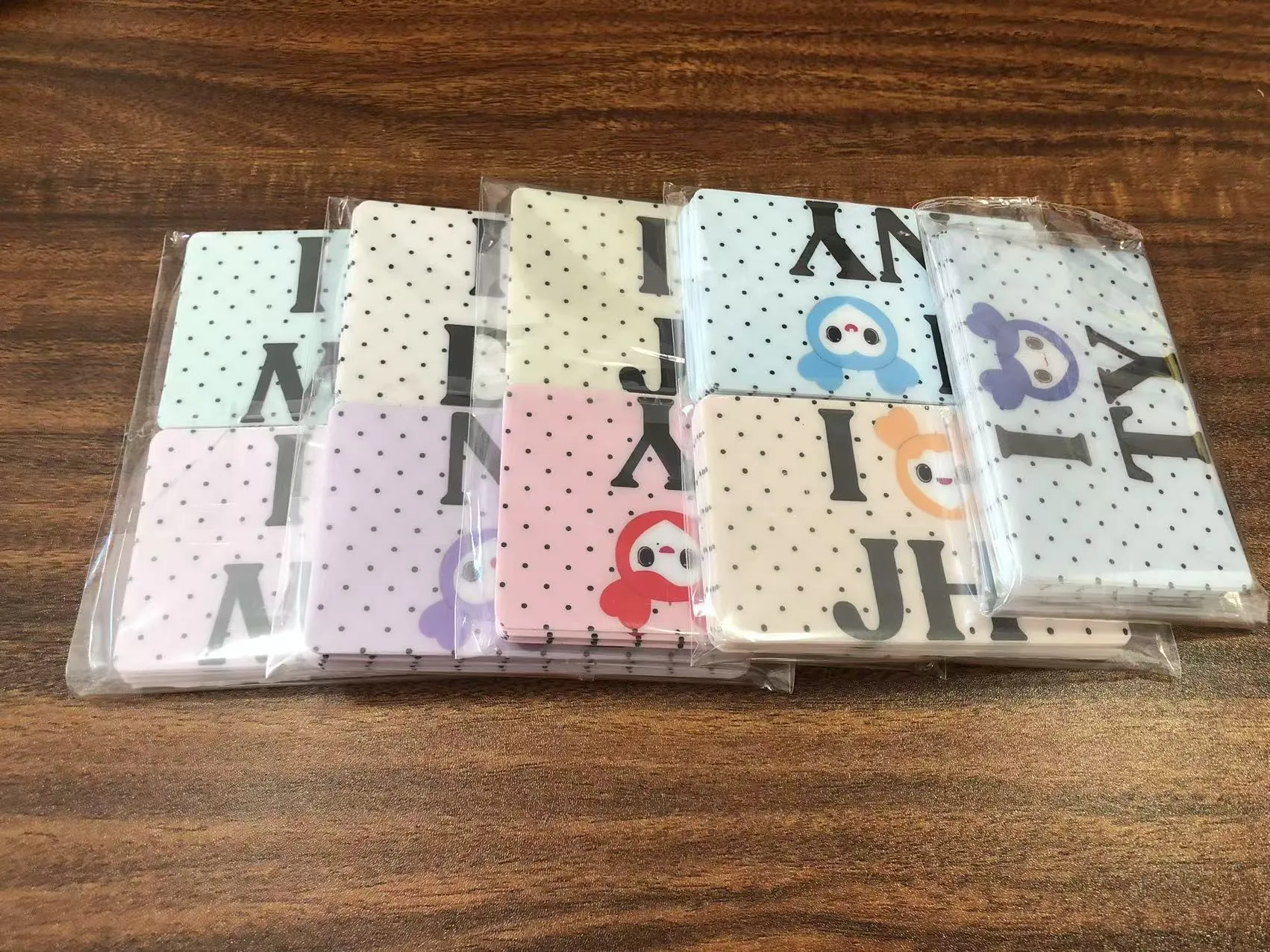 JOJO Pack dostarcza naklejki na okładki kart kredytowych klientom w USA