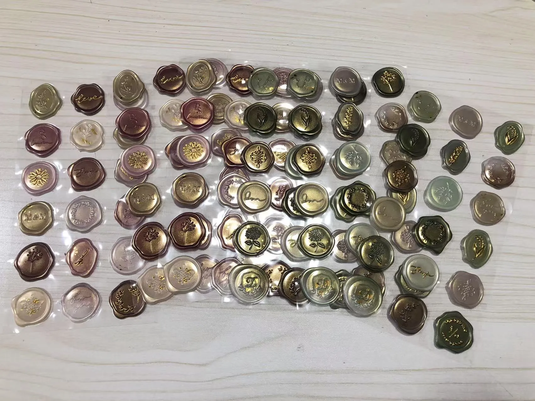 Naklejki z pieczęcią woskową zostały wysłane