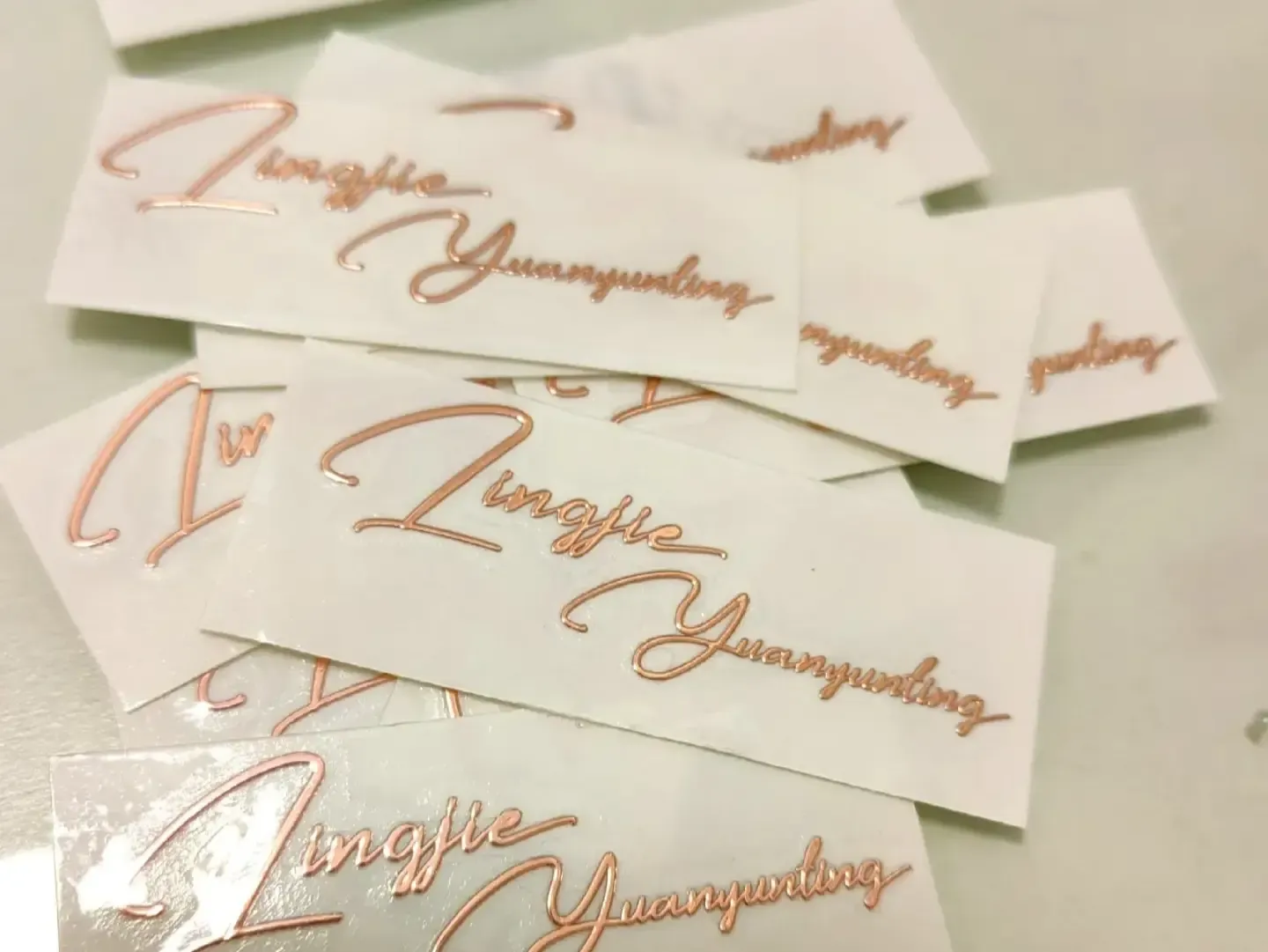 Czy naklejki transferowe są usuwalne?