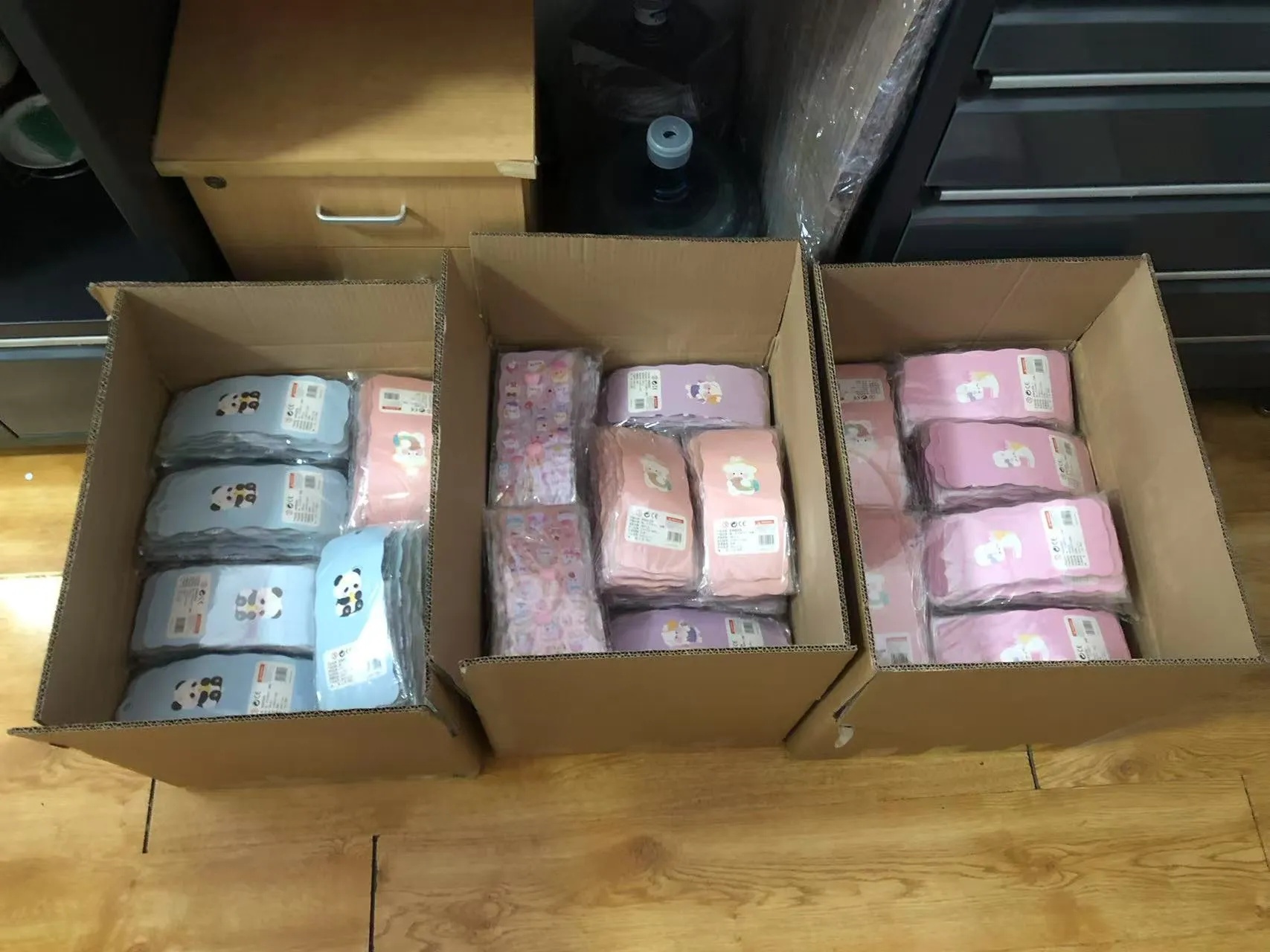 Lubisz wyciskane naklejki w kształcie tyłka?